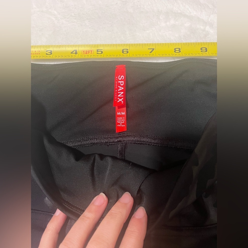 Black Camo Spanx Leggings-Size Medium - Picture 4 of 8